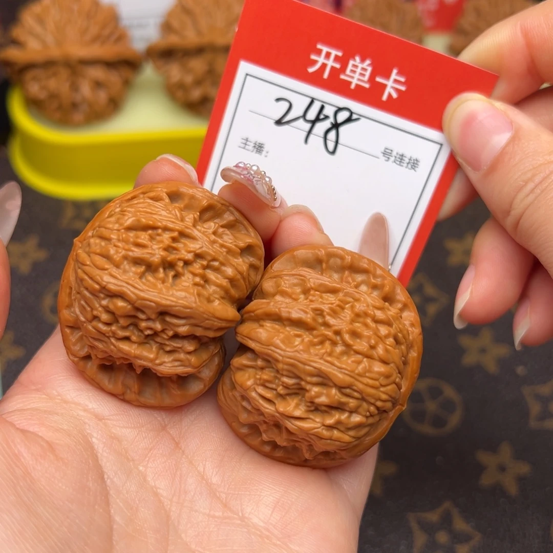 文玩核桃把件4.2闷白248