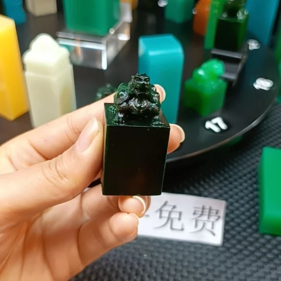 寿山石印石西安倔绿