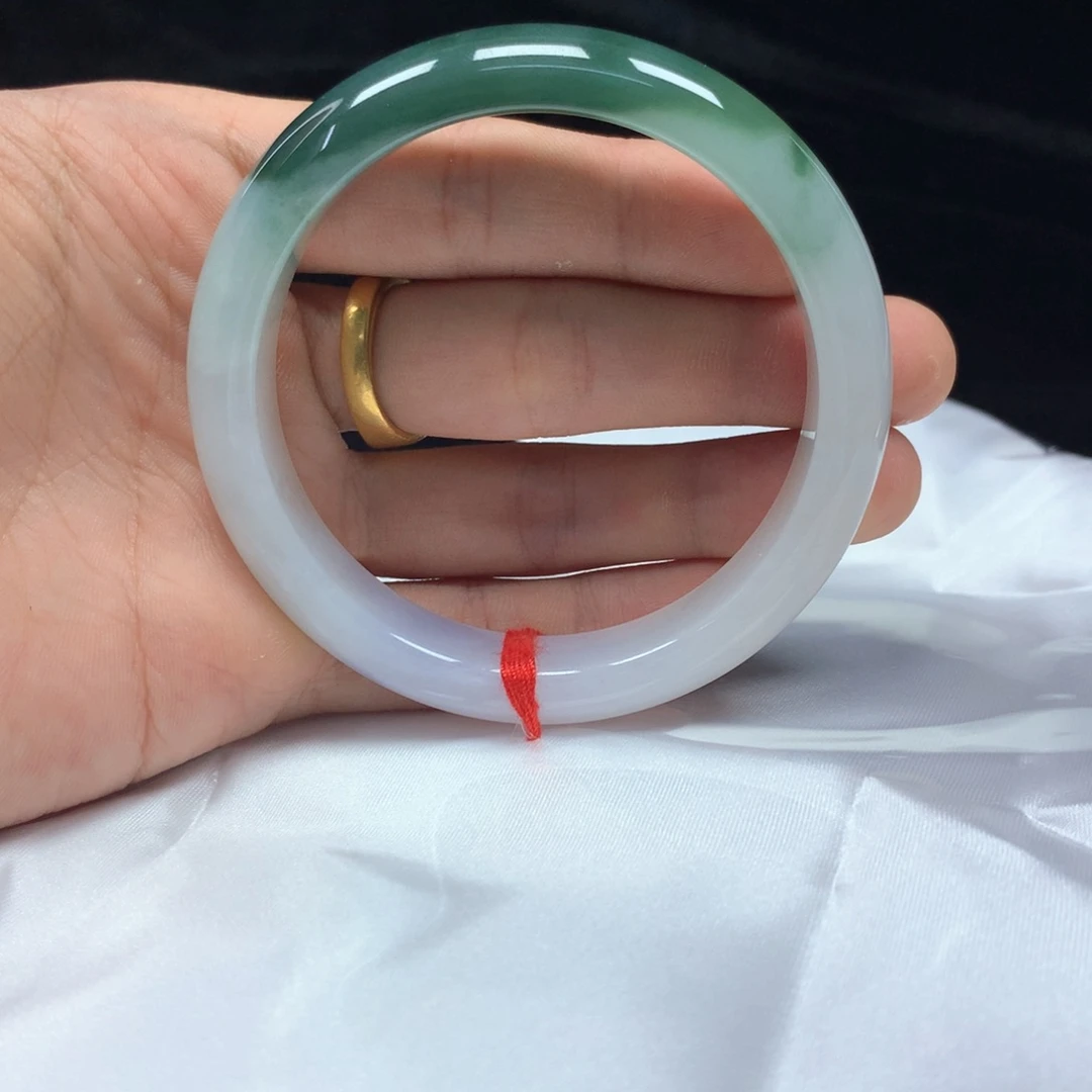 翡翠未镶嵌手镯（圆镯）57.5