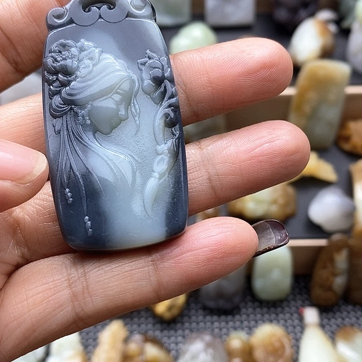 颈饰未镶嵌和田玉（糖玉）旺***鲤