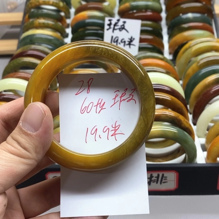 【闪购商品】蛇纹石玉手镯未镶嵌玫**?