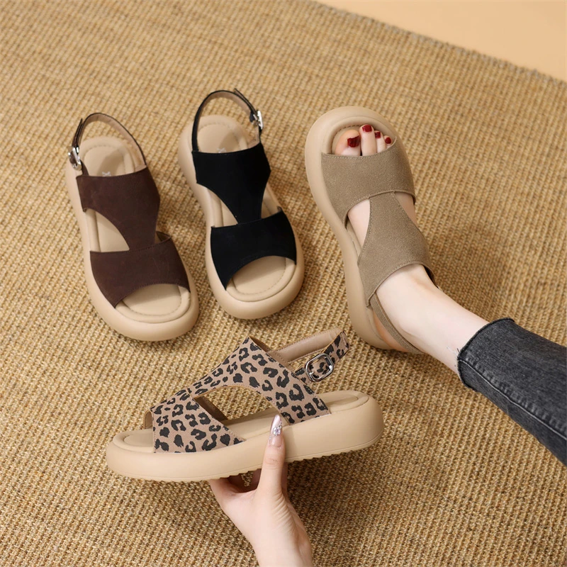 平底夏款一字扣罗马凉鞋女2025新款外穿休闲洋气舒适软底沙滩凉鞋