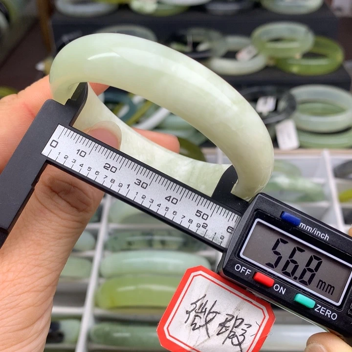 蛇纹石玉未镶嵌手镯605