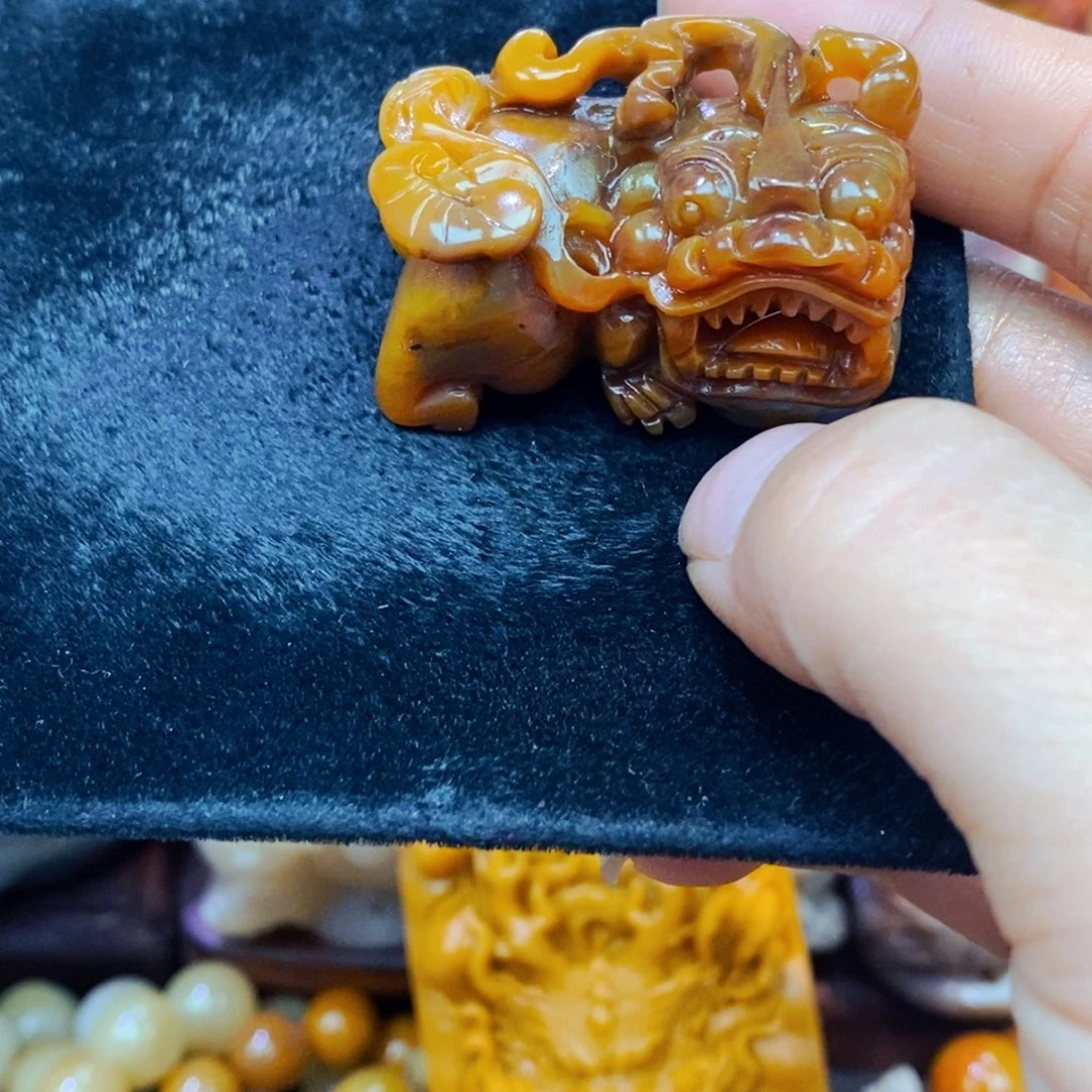 未镶嵌石英质玉（黄龙玉）项链