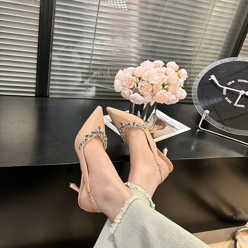 法式漆皮2025包头一字扣带凉鞋女夏季新款百搭细跟尖头气质高跟鞋