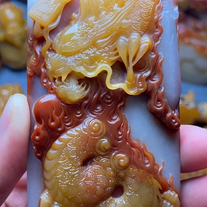 石英质玉（黄龙玉）合金颈饰