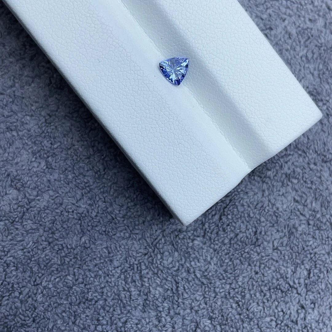 未镶嵌坦桑石裸石0.42Ct