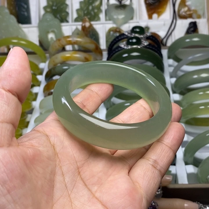 蛇纹石玉手镯未镶嵌