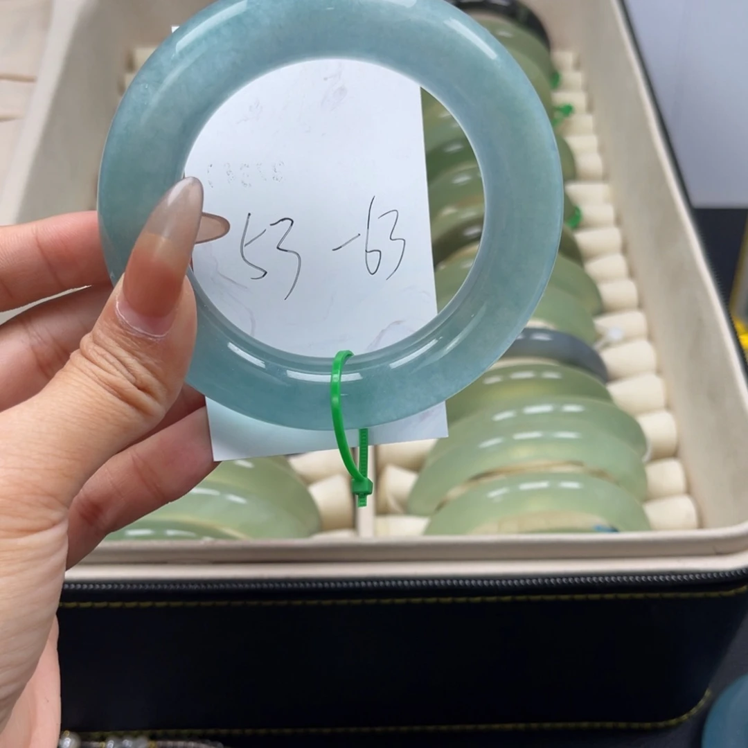 石英岩玉手镯未镶嵌