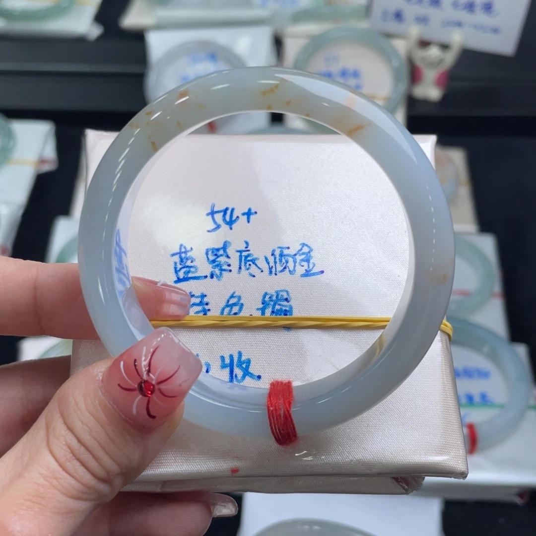 翡翠手镯未镶嵌翡翠手镯