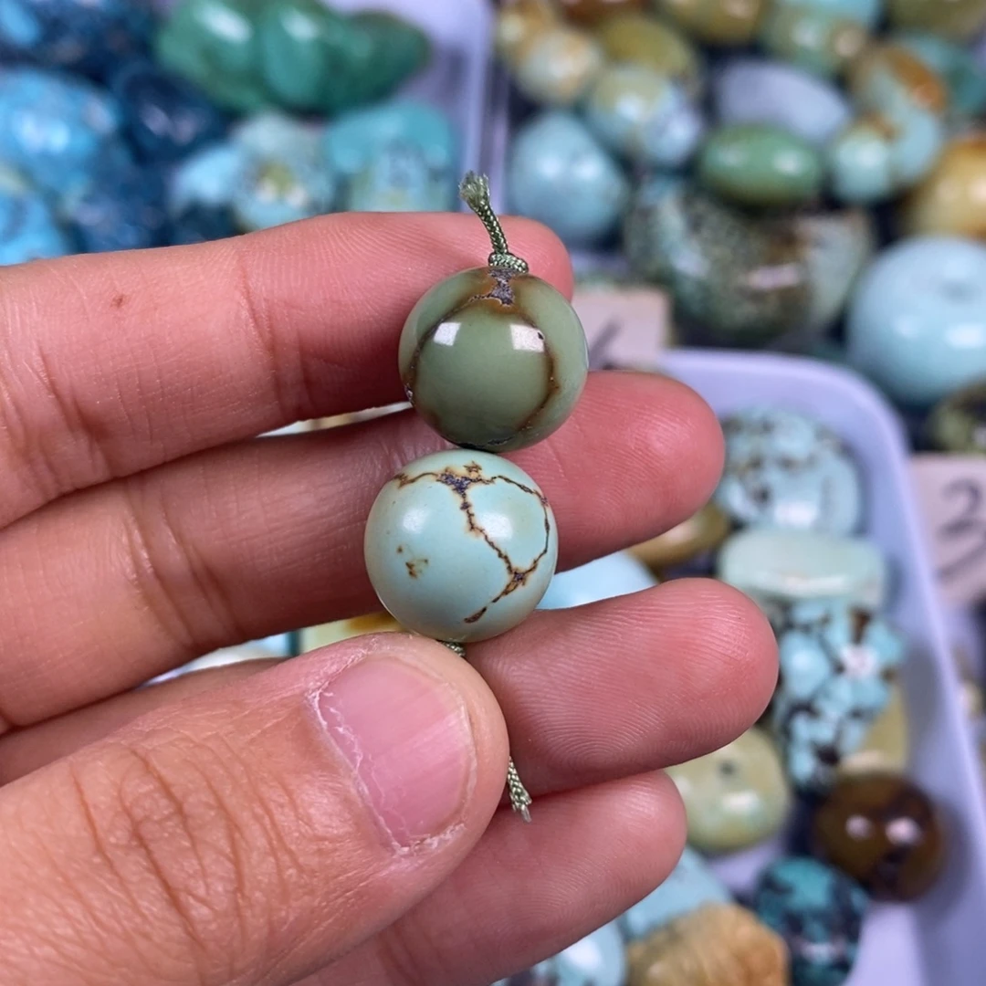 绿松石未镶嵌颈饰