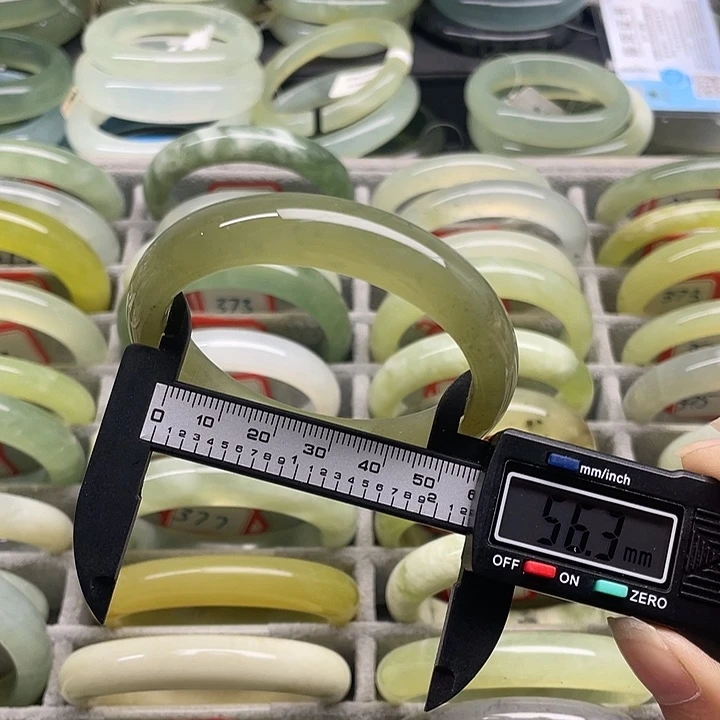 蛇纹石玉未镶嵌手镯398