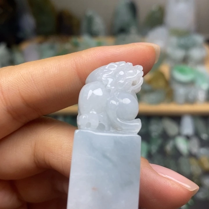 翡翠未镶嵌颈饰印章