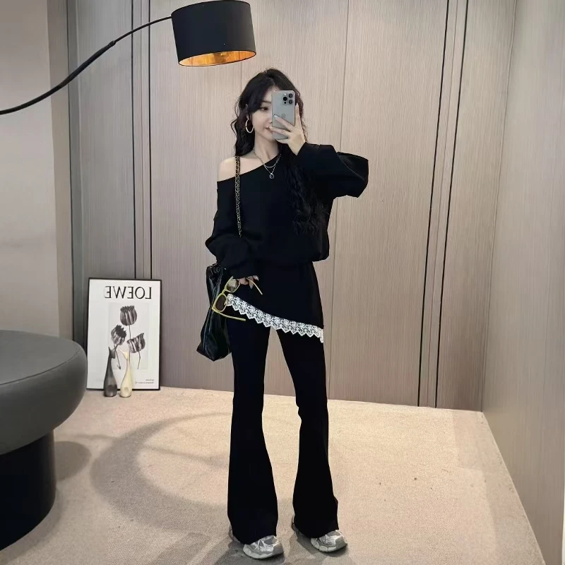 春季新款一字肩肩上衣蕾丝拼接喇叭裤时尚显瘦休闲设计师款套装
