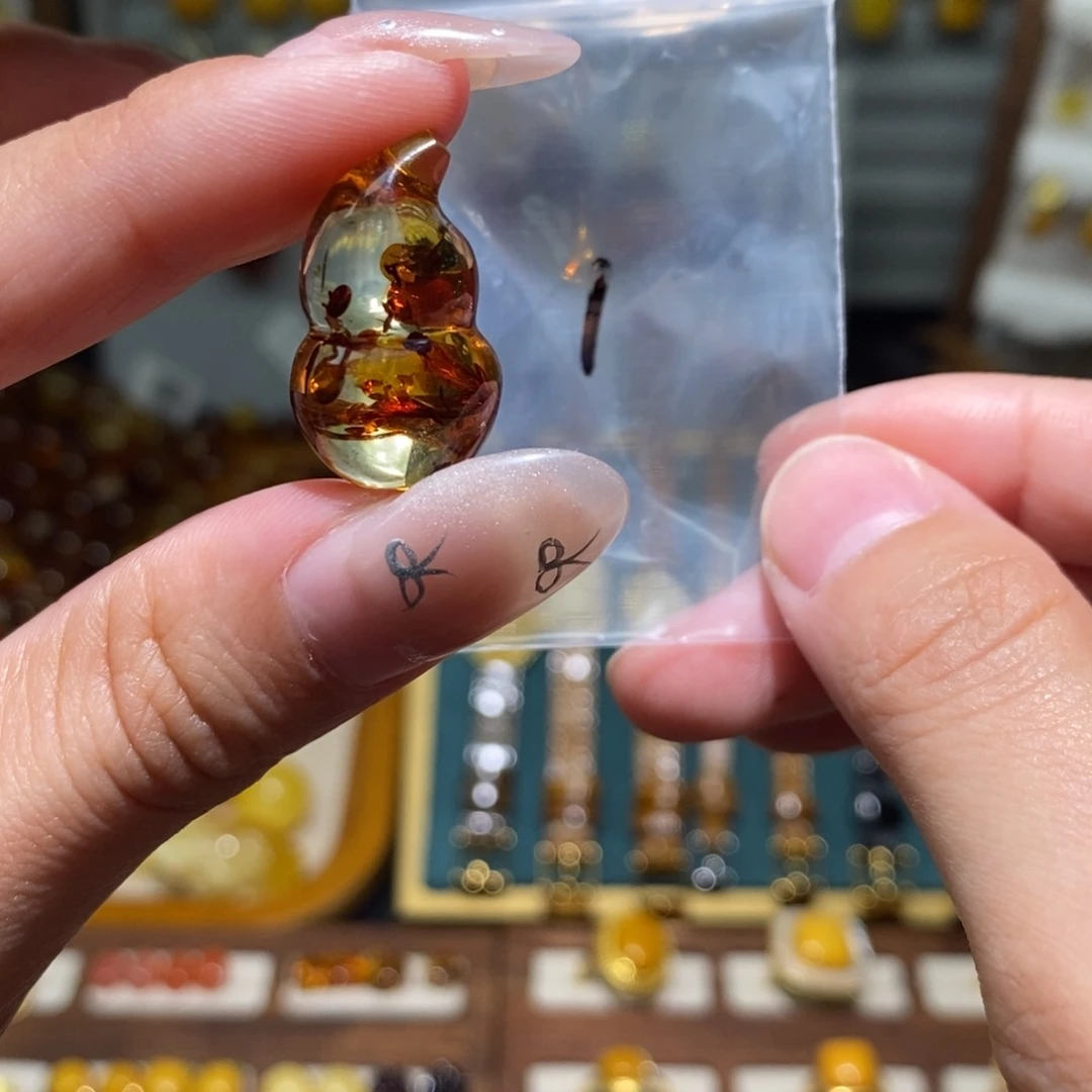 未镶嵌琥珀裸石成品