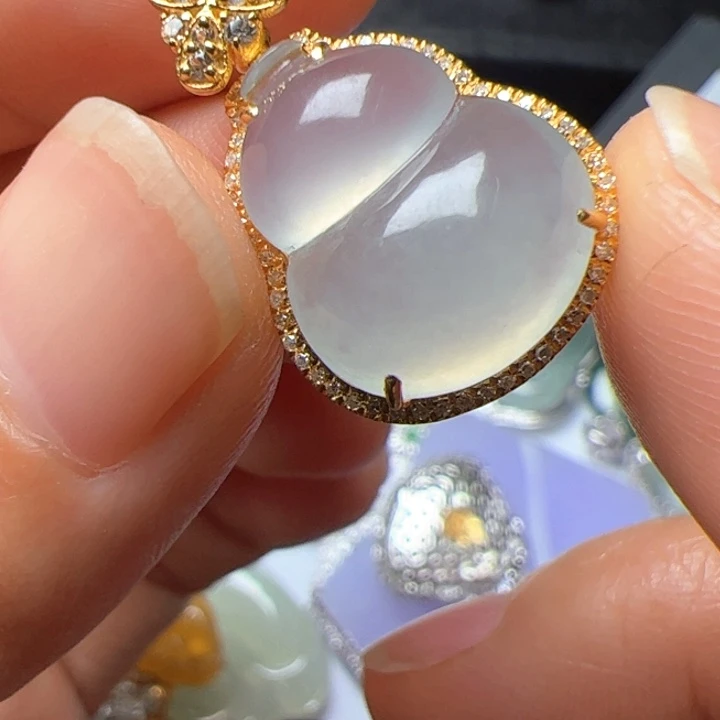 翡翠18K金镶嵌吊坠(不含链)翡翠吊坠项链