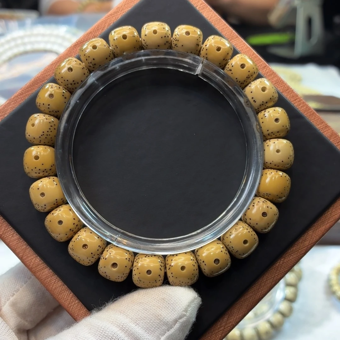 吊坠星月菩提10.5×9.5大眼睛