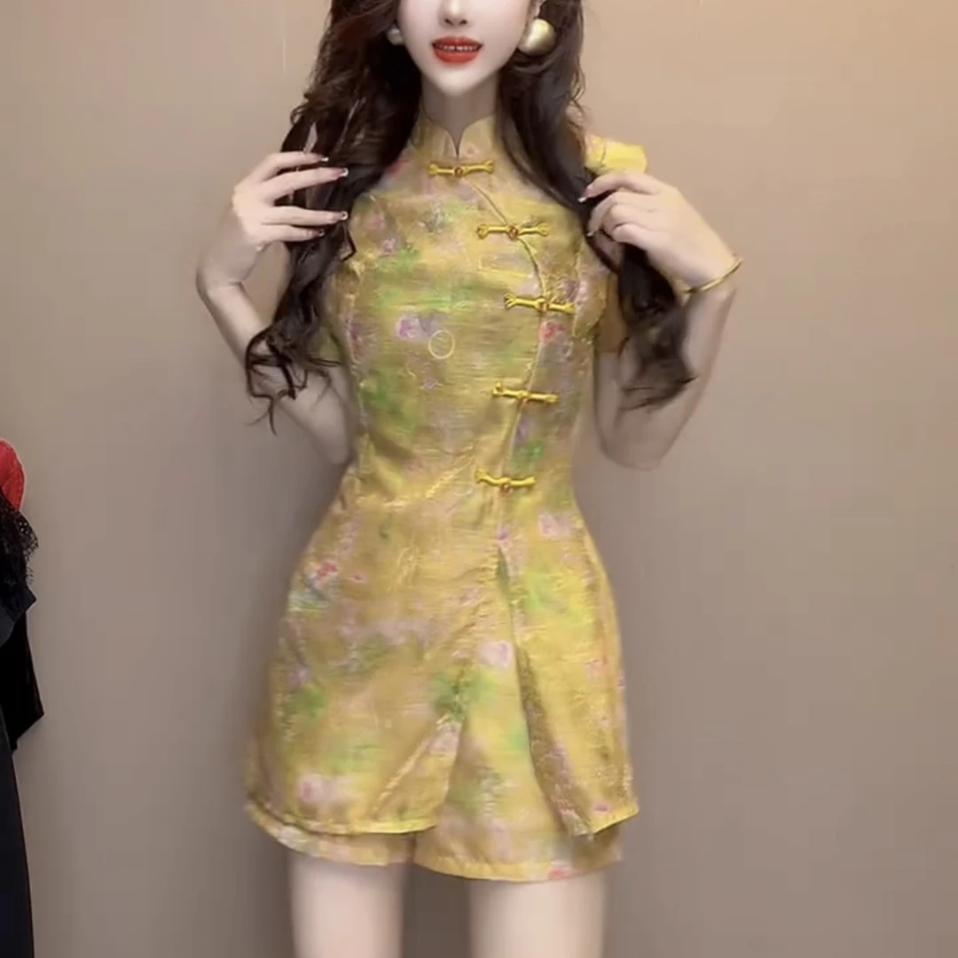 气质国风盘扣雕花开衩遮胯上衣搭配短裤套装