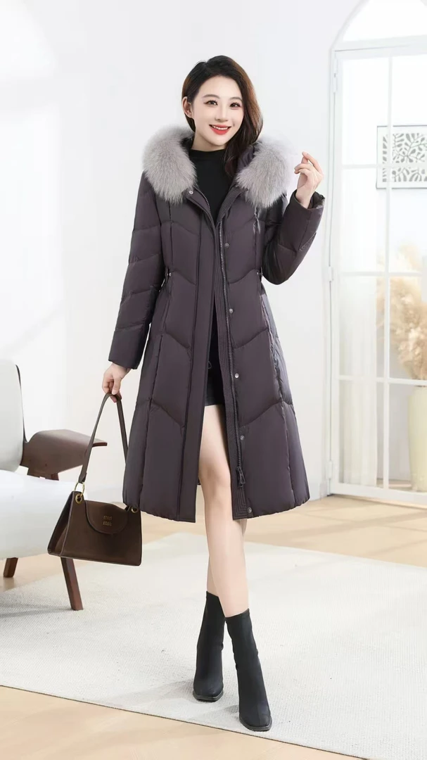 王荣女装长款毛领羽绒服深咖色