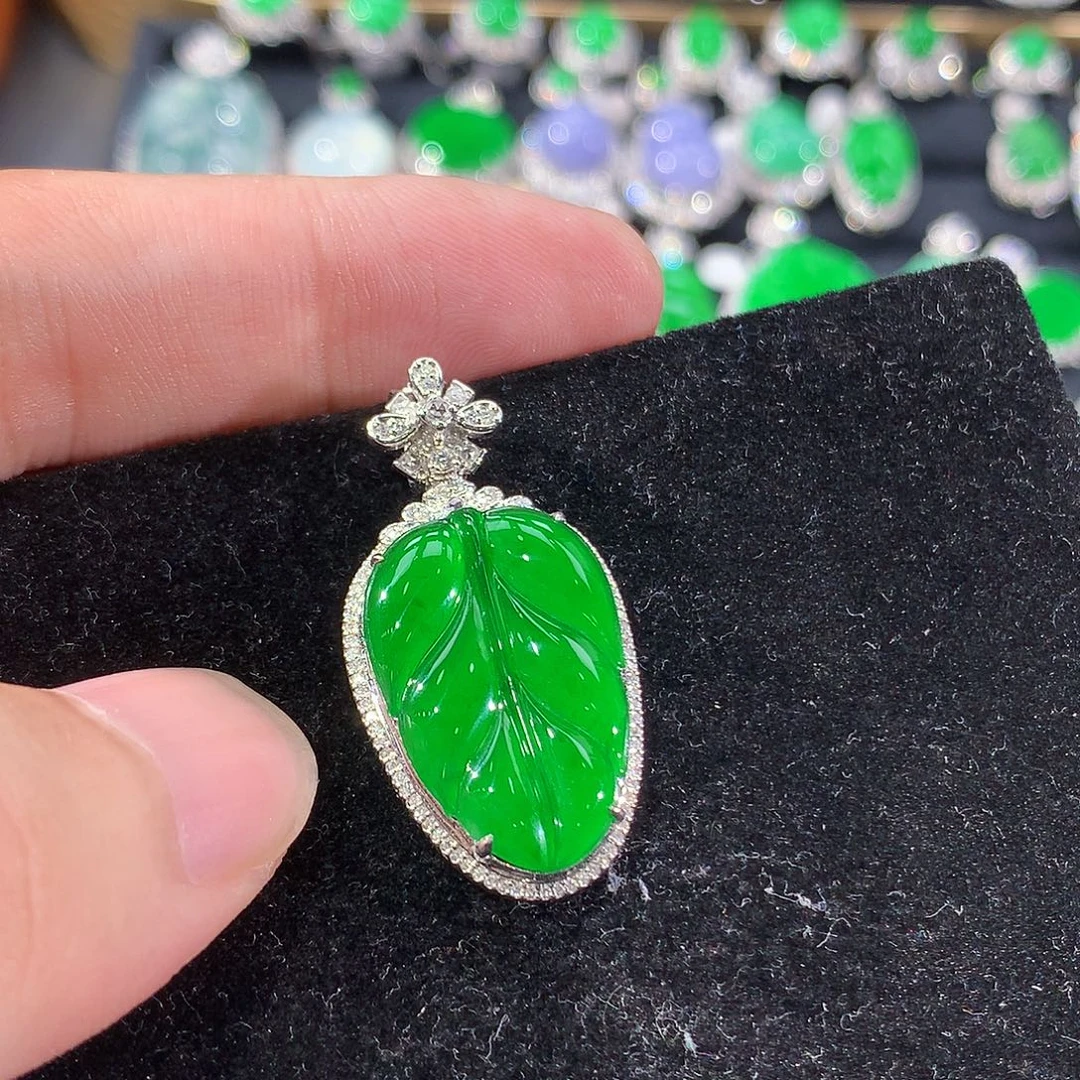 翡翠18K金镶嵌颈饰