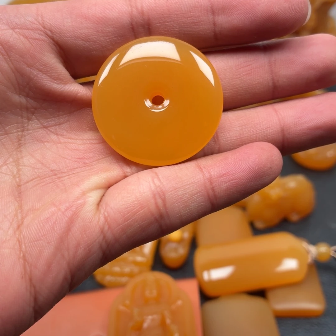 石英质玉（黄龙玉）未镶嵌颈饰