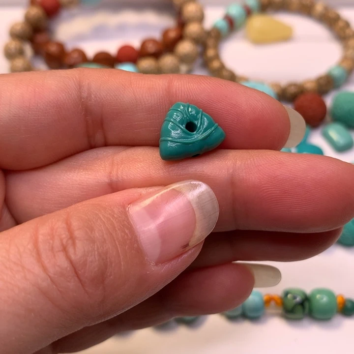 绿松石未镶嵌颈饰