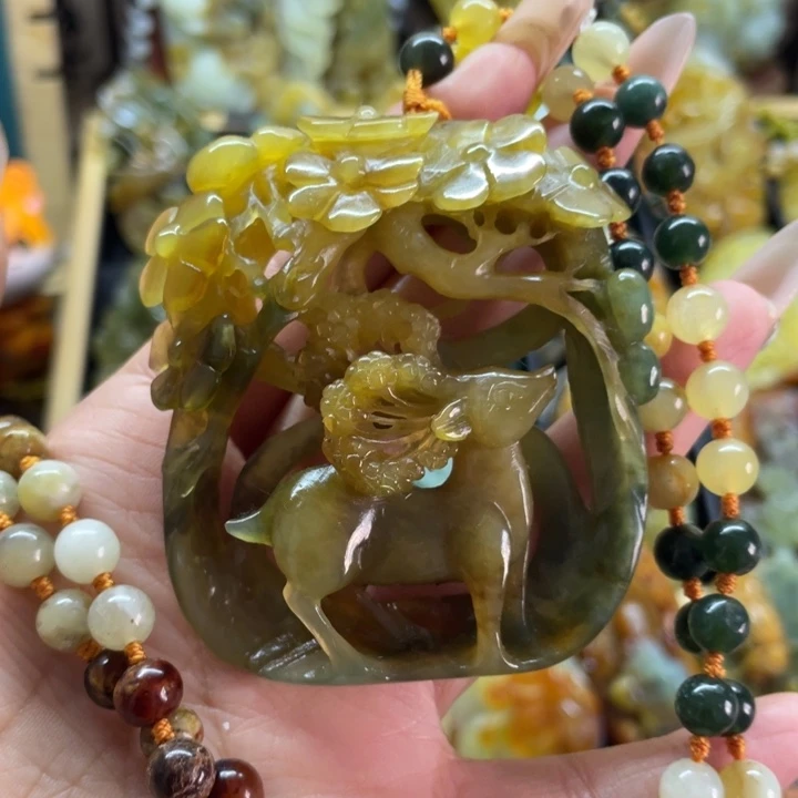 蛇纹石玉颈饰未镶嵌