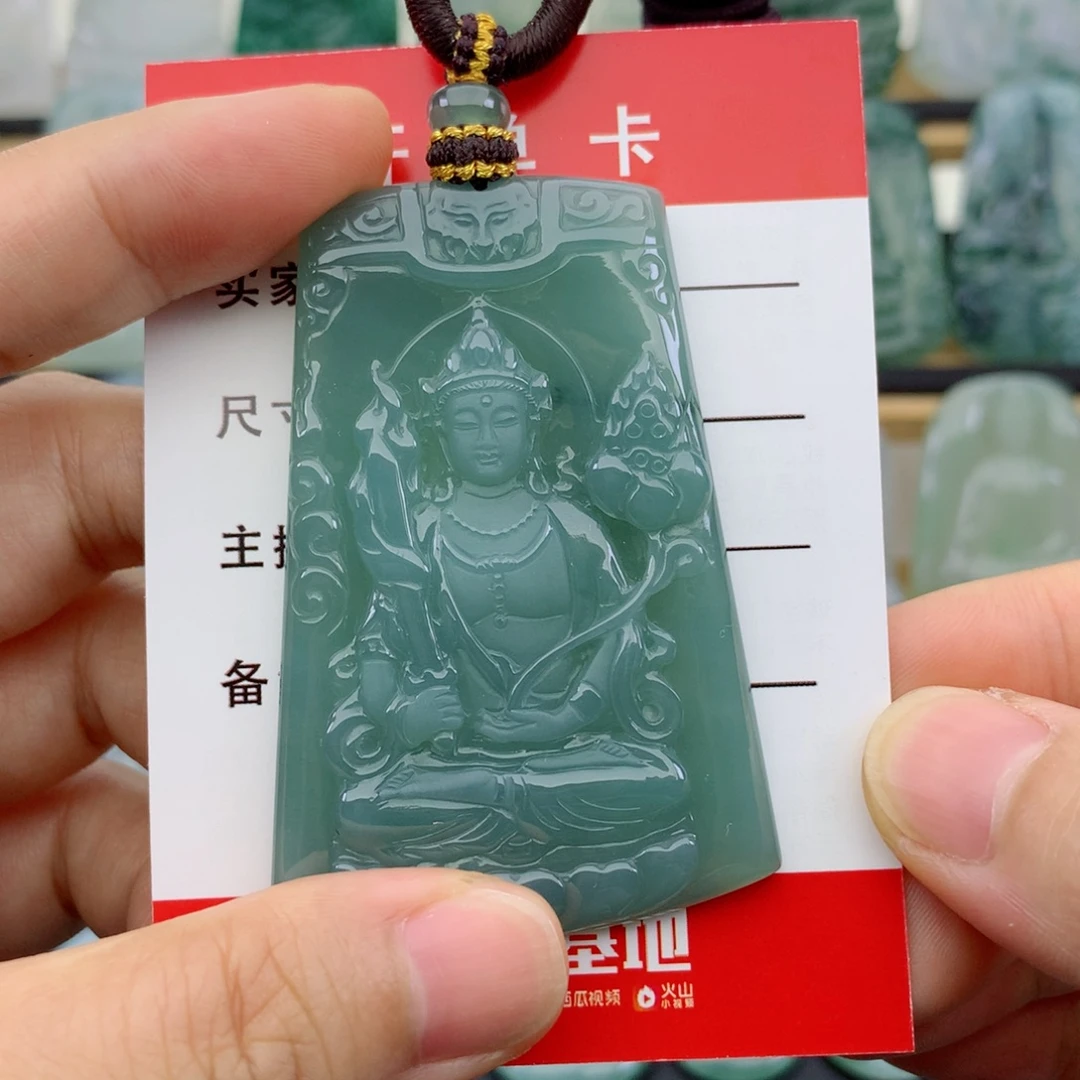 翡翠未镶嵌颈饰虚空藏