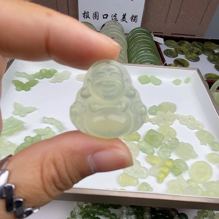 蛇纹石玉未镶嵌颈饰