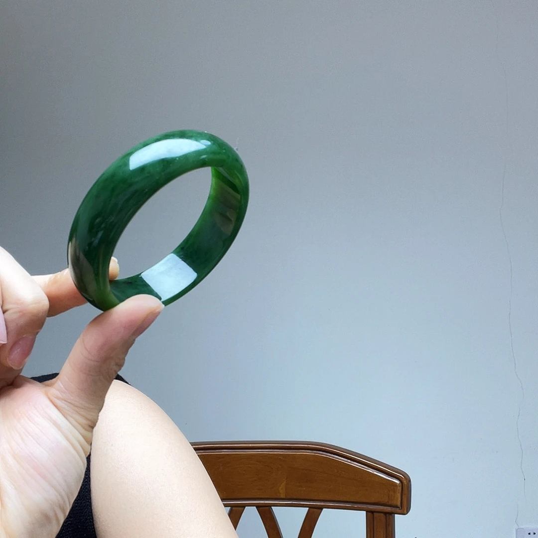 和田玉手镯未镶嵌似****～