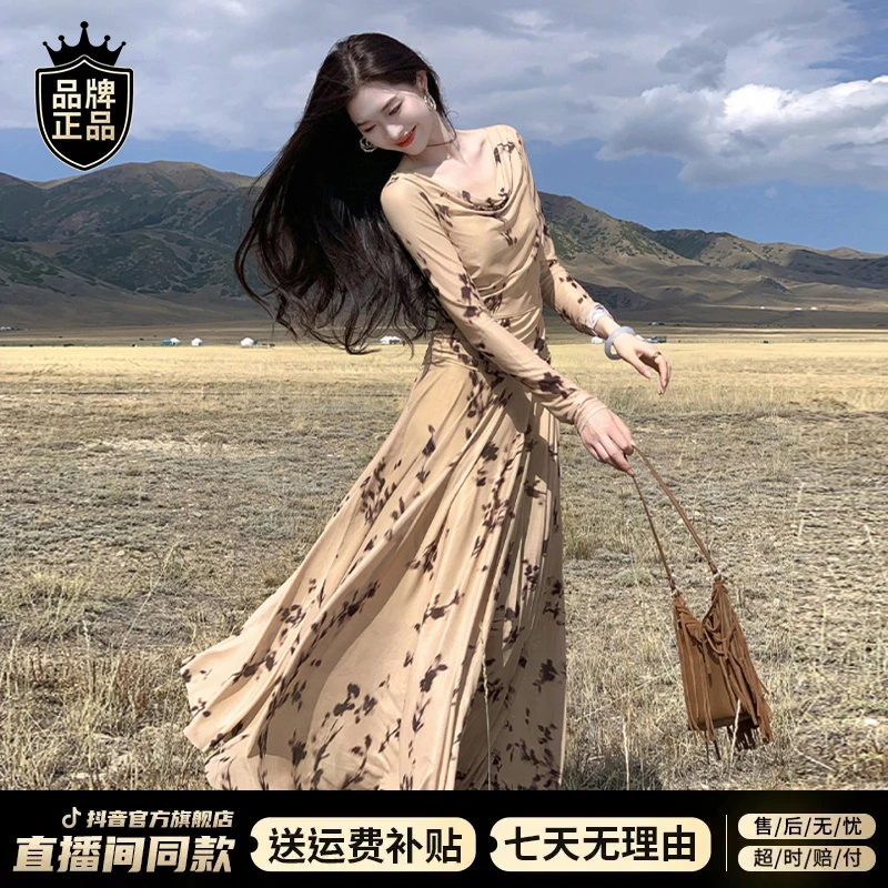 美拉德荡领碎花长袖连衣裙女2025秋冬新款设计感度假风茶歇长裙子