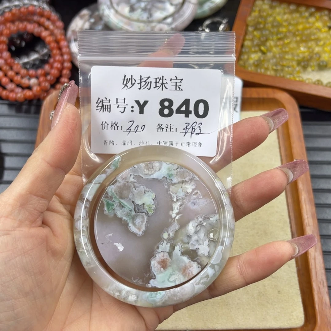 硅化珊瑚（珊瑚玉）瑕未镶嵌猪*神