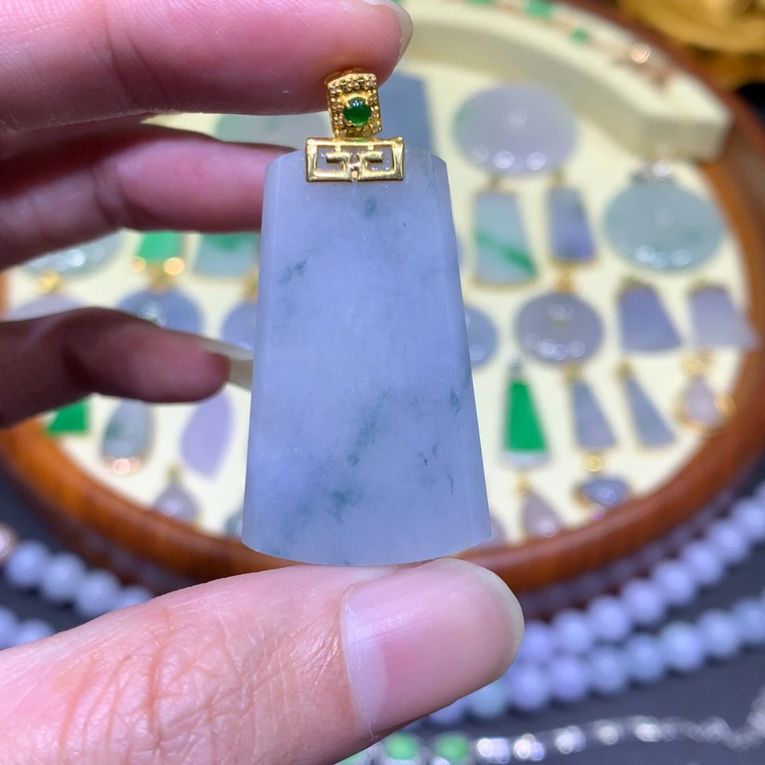 翡翠吊坠(不含链)18K金镶嵌