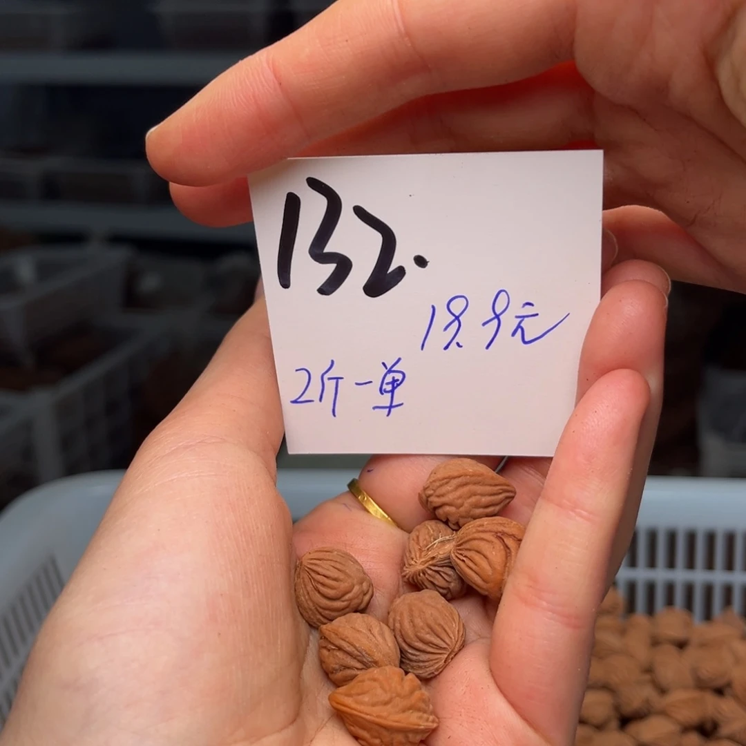 桃核吊坠小***叔两斤一单