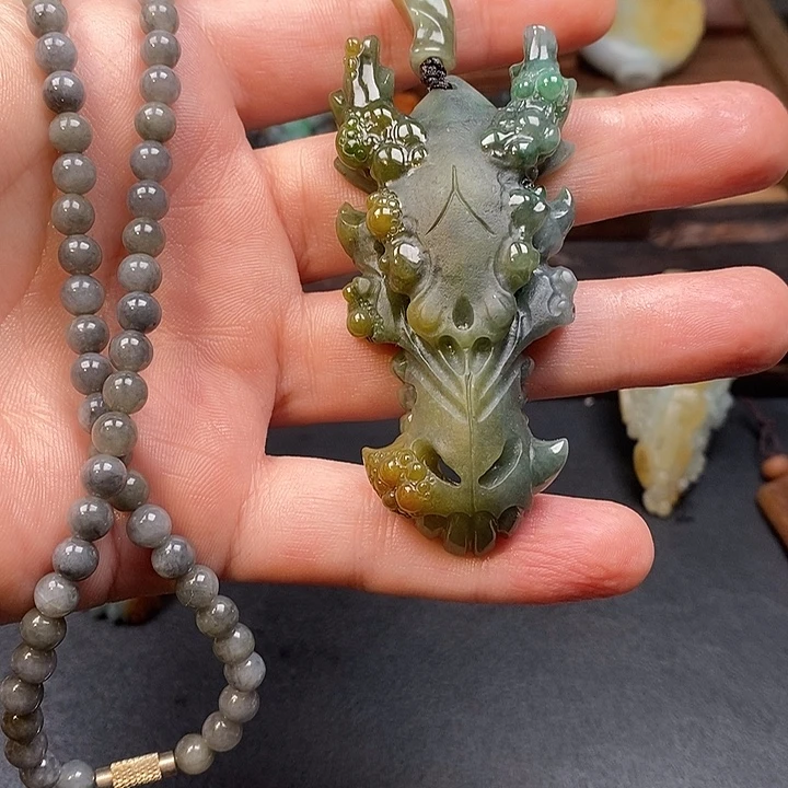 用***0定制翡翠未镶嵌毛货抛光