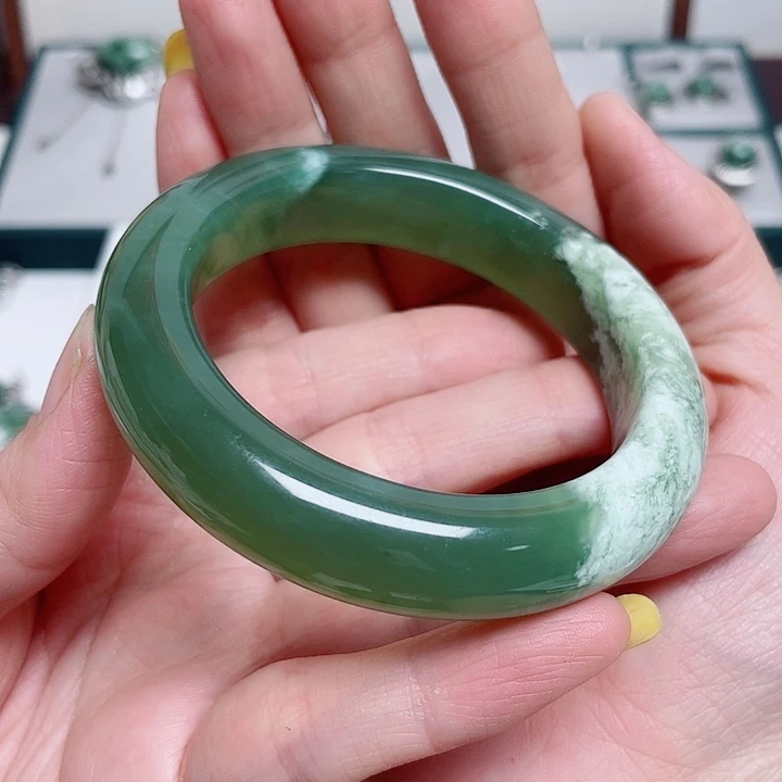 嫵***蛇纹石玉未镶嵌手镯