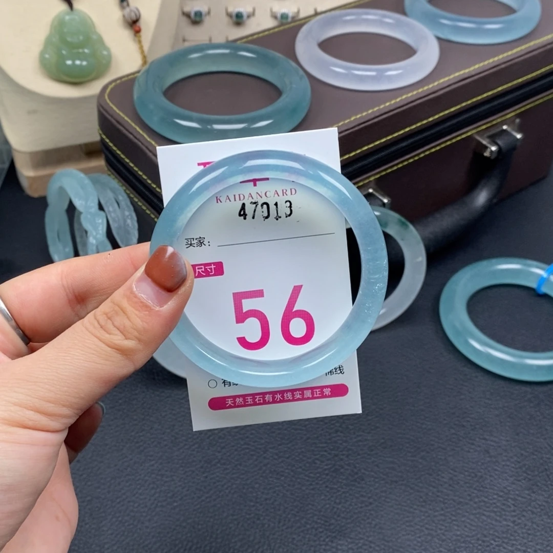 陪***雪石英质玉未镶嵌手镯