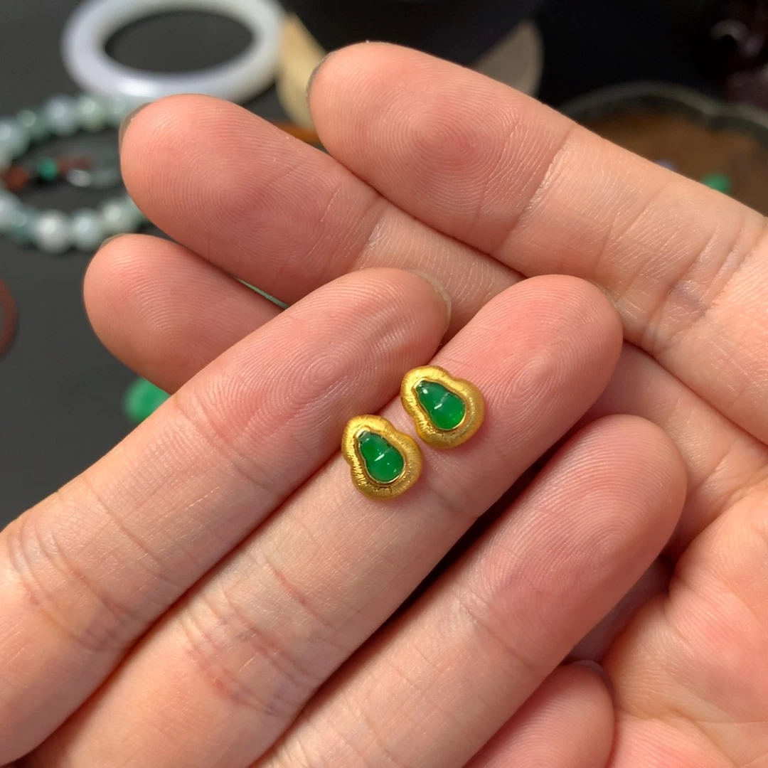 翡翠18K金镶嵌耳饰小耳钉