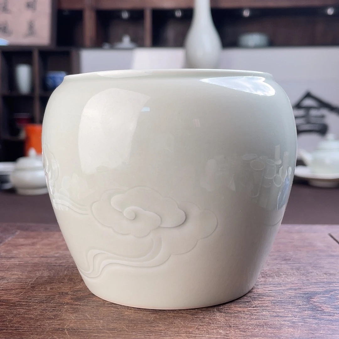 青釉刻花云纹建水