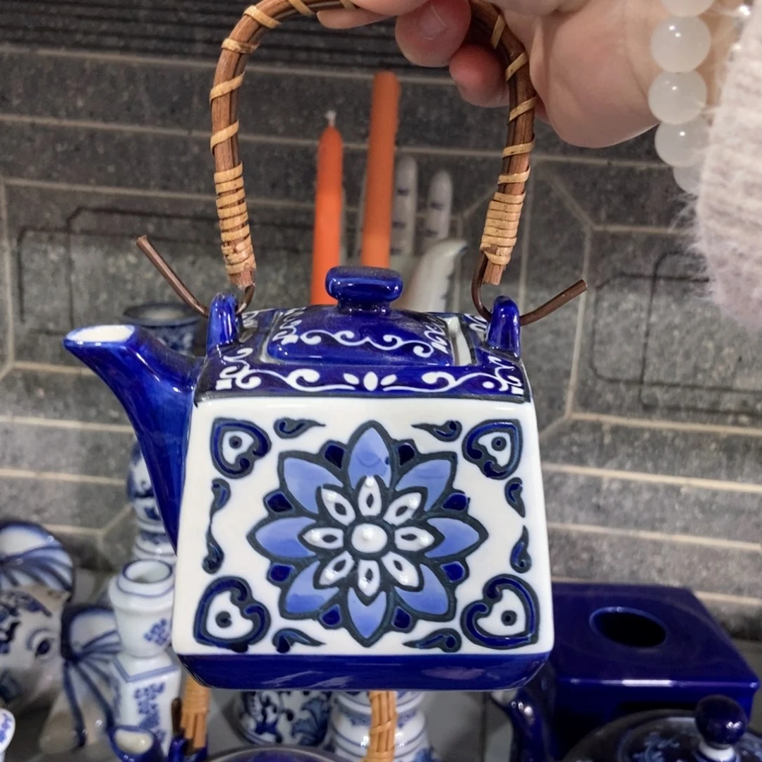 摆件花瓶手绘釉下彩