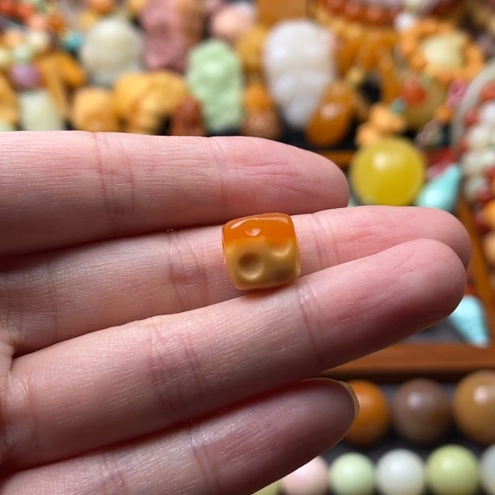 见***见未镶嵌石英质玉（缅黄）珠宝半成品精品奶酪