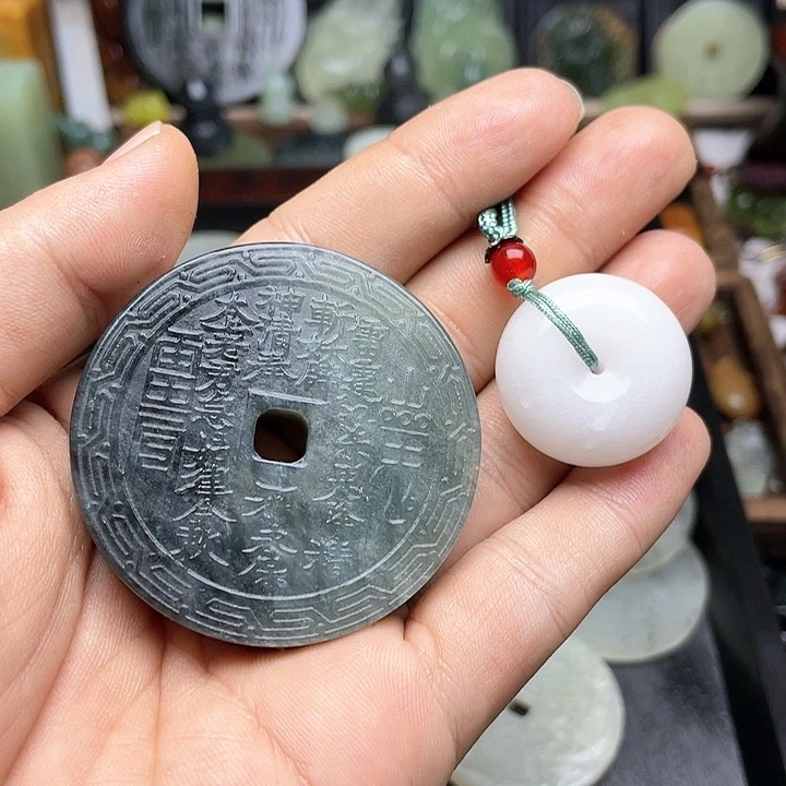 蛇纹石玉挂件未镶嵌