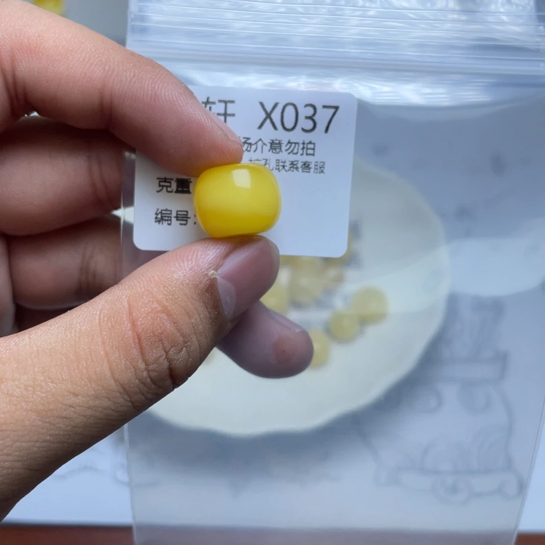 琥珀珠宝奇石未镶嵌