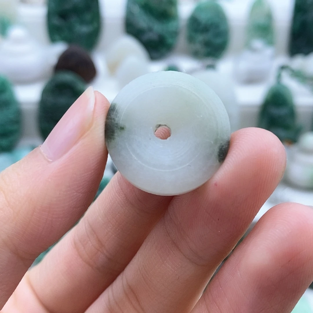 独山玉未镶嵌颈饰