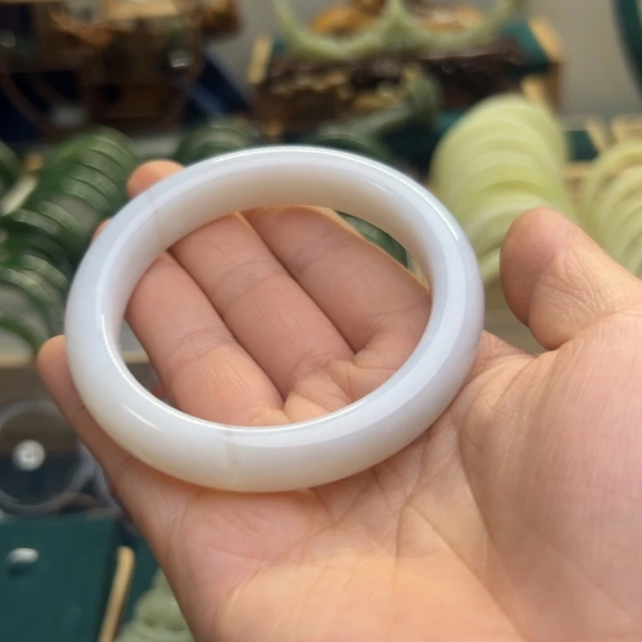 和田玉手镯未镶嵌59圈围10423