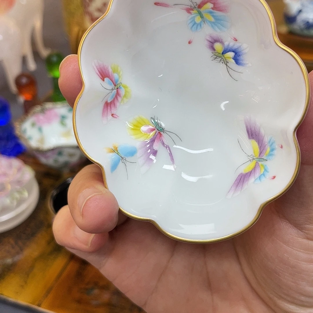 淡***憶杯子里还有很多东西