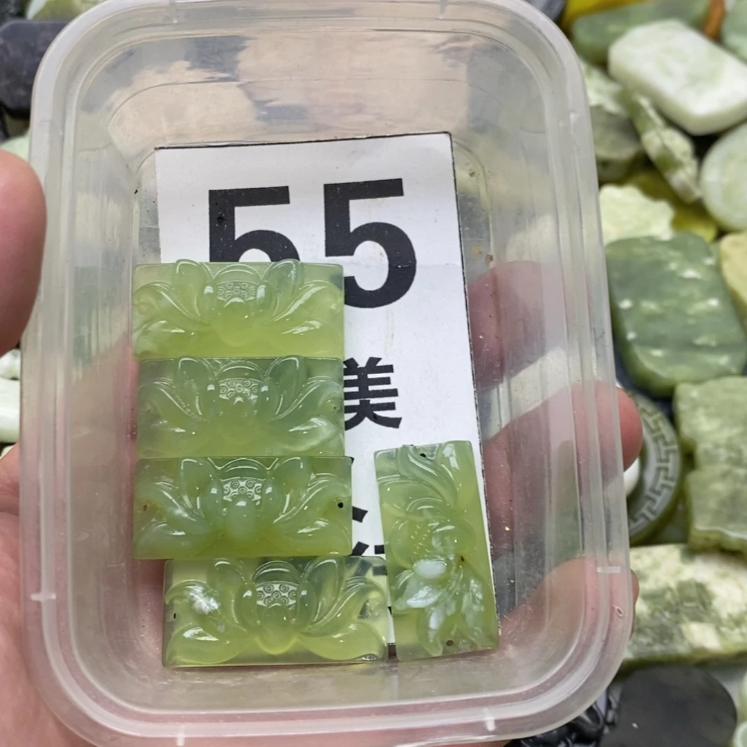 蛇纹石玉未镶嵌挂坠