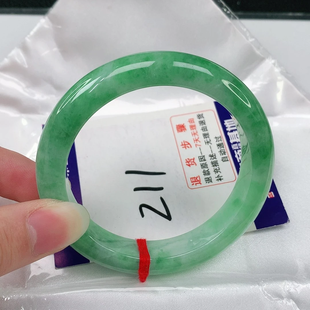 翡翠手镯未镶嵌翡翠
