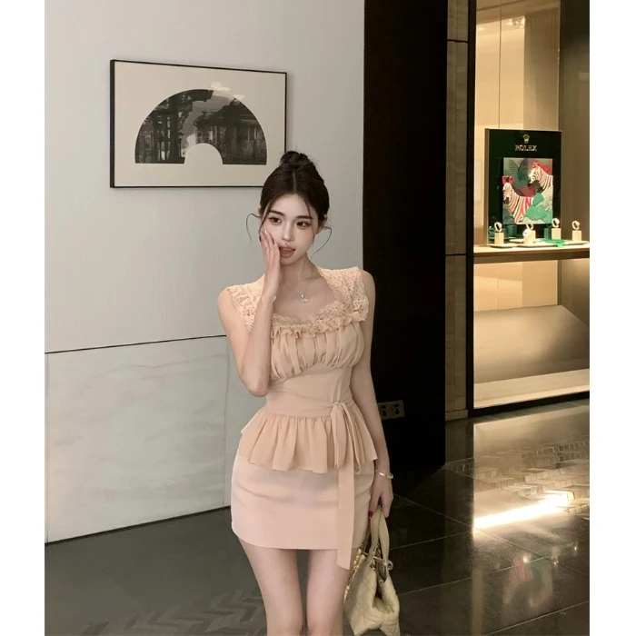 蕾丝拼接绑带修身方领无袖上衣女夏季纯欲风套装包臀半身裙两件套
