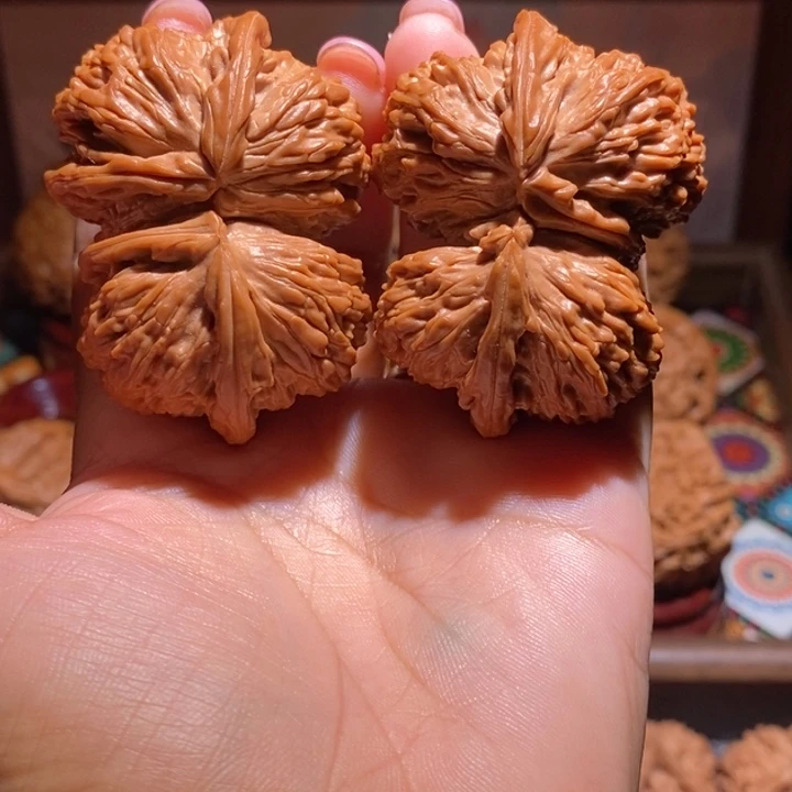 江***南文玩核桃吊坠白狮子连体